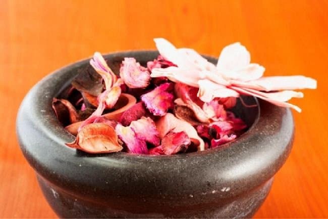 image of things to do with roses before they die pot pourri