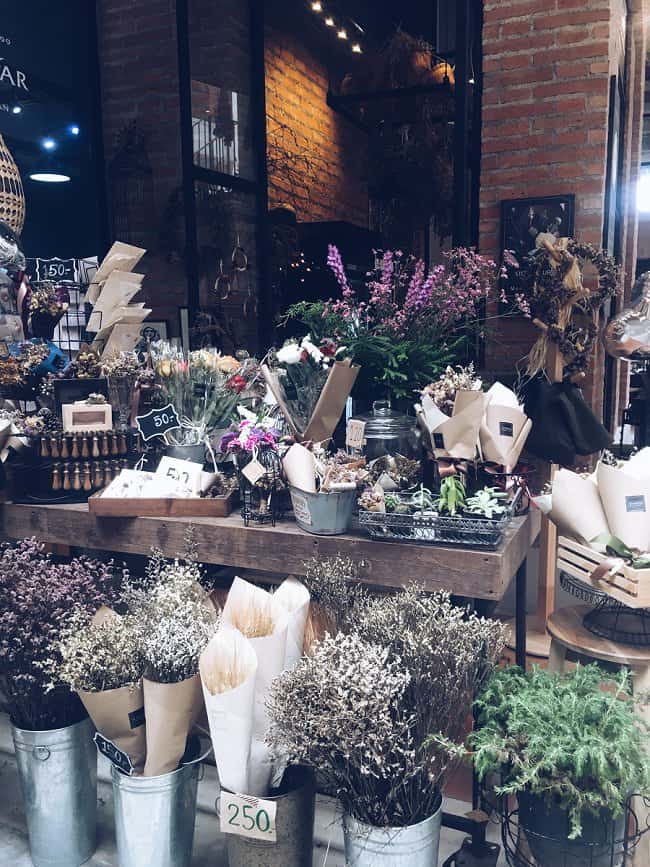 image of dried flower florist stand 