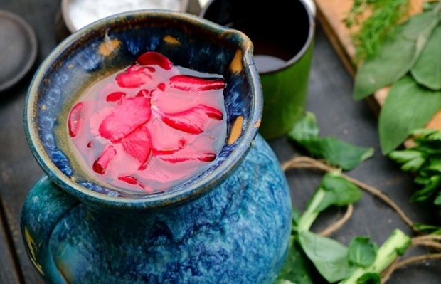 how to make rose water DIY recipe for rosewater spray
