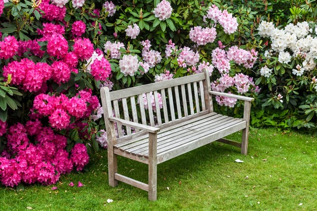 corner garden bench
